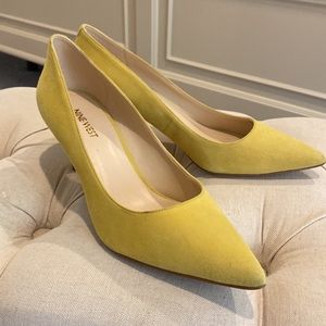 Nine West yellow suede pumps size 9